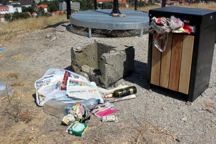 Ilustračný obrázok k článku Odpadky pri rozhľadni budú minulosťou: Mesto vyprázdni nádoby pravidelne