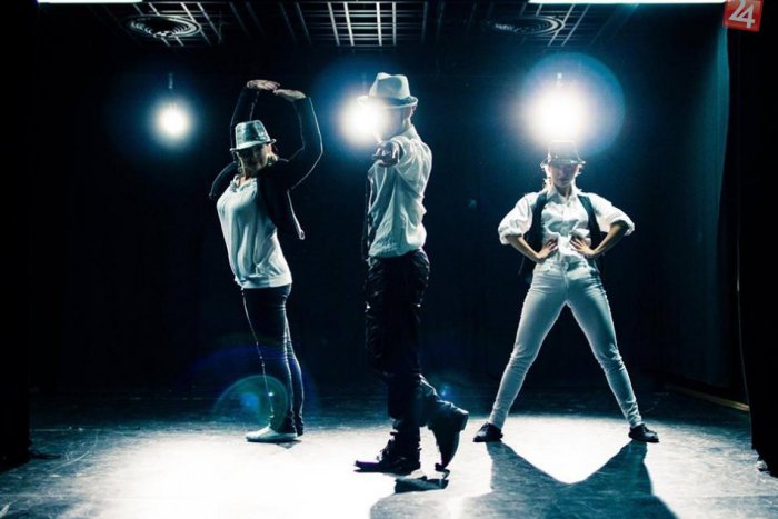 Ilustračný obrázok k článku Michael Jackson ožil v Nitre: Tanečné skupiny sa spojili v parádnom videu!