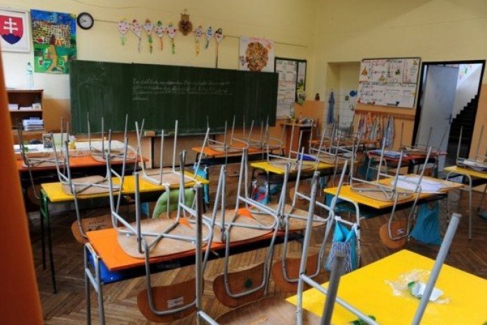 Ilustračný obrázok k článku Chrípka sa šíri bleskovou rýchlosťou: V Nitrianskom kraji už zavrela 43 škôl