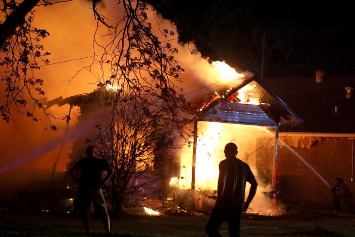 Ilustračný obrázok k článku Rodinný dom zachvátili plamene: Oheň zranil jeho majiteľku (72)