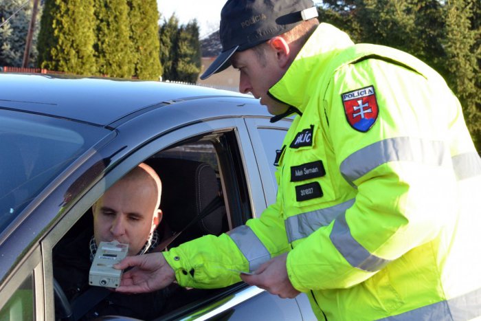 Ilustračný obrázok k článku Policajti sa zamerali na alkohol za volantom: V Nitre rekordér (53) s troma promile