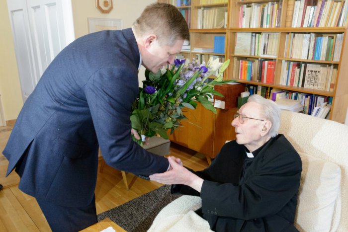 Ilustračný obrázok k článku Kardinál Korec oslavoval 91. narodeniny: Zablahoželal mu aj premiér Fico