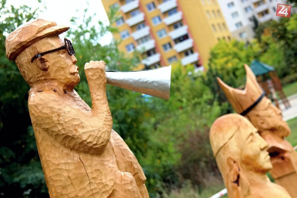 Ilustračný obrázok k článku FOTO: Na Klokočine pribudli sochy osobností, skrášľujú park pod Borinou