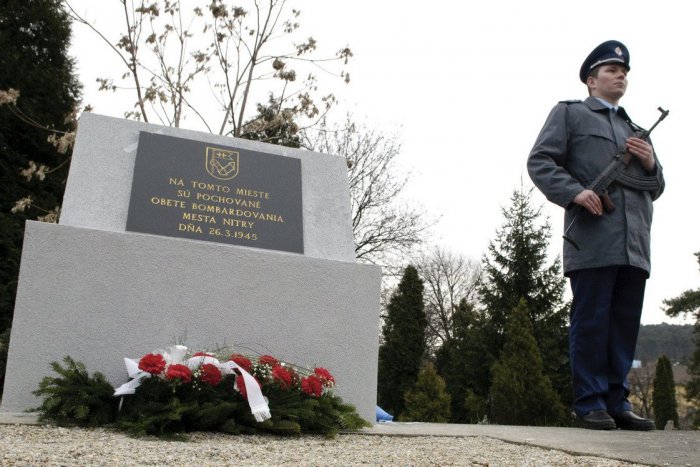 Ilustračný obrázok k článku Nitra si pripomenie obete ničivého bombardovania: Od tragédie uplynie 72 rokov