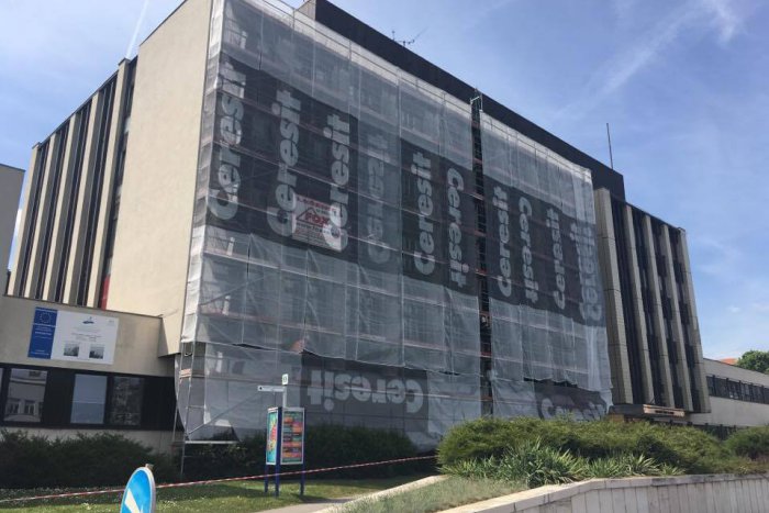 Ilustračný obrázok k článku Rekonštrukcia Mestského úradu v Nitre potrvá do júla: Nebude mať len novú fasádu