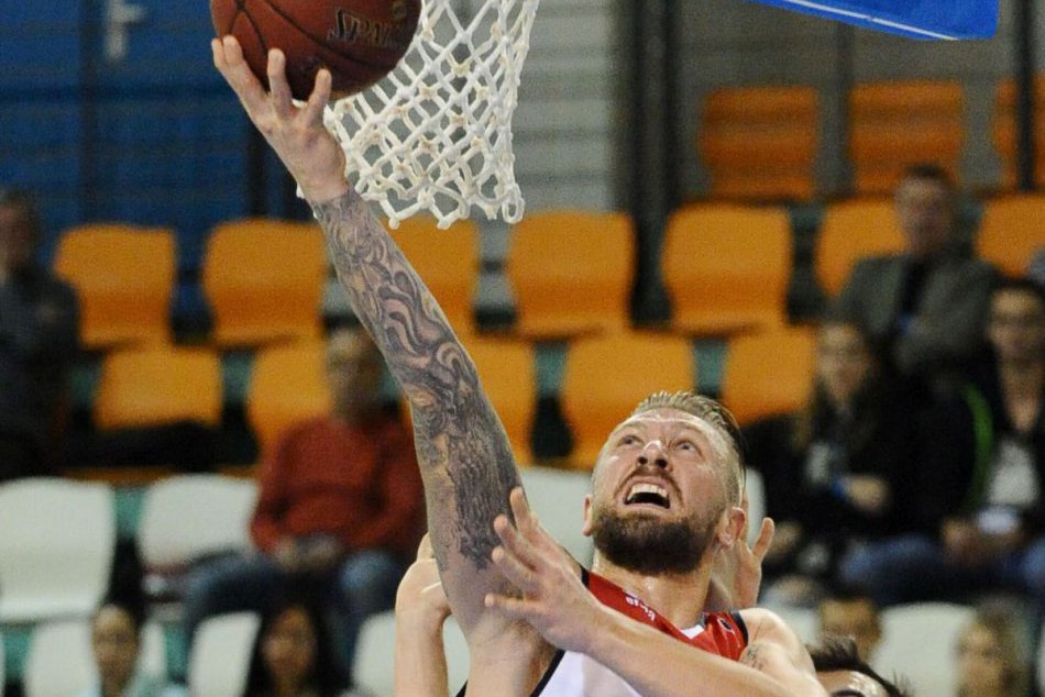 FOTO: Basketbalisti porazili smolu, prišla prvá výhra v aktuálnej sezóne