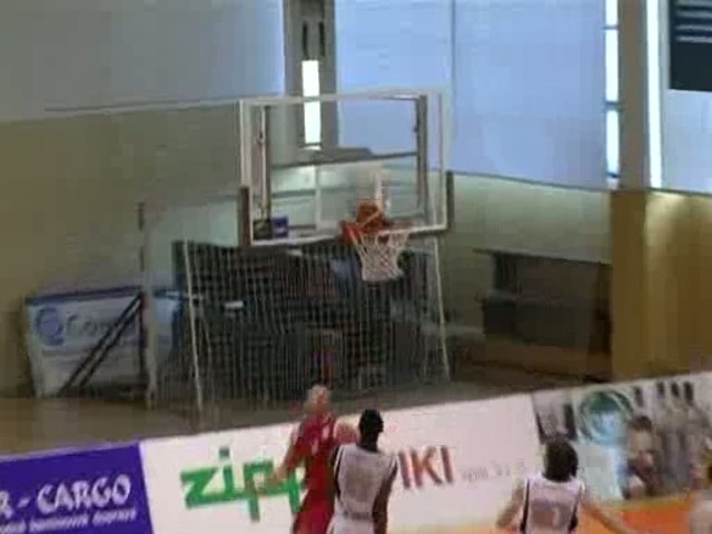 Basketbalisti Nitry sa ujali v sérii s B. Bystricou vedenia  1:0