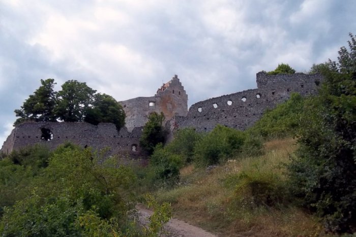 Ilustračný obrázok k článku Náš tip na letný výlet: Čo ponúka návštevníkom Topoľčiansky hrad?