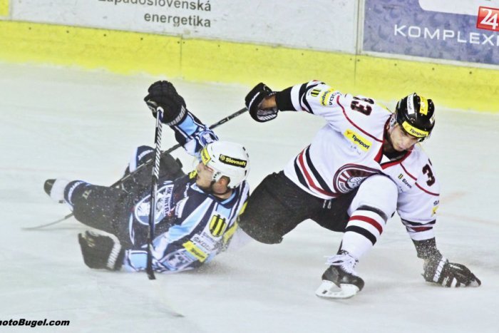 Ilustračný obrázok k článku Hokejisti Nitry vyhrávali o dva góly: Z víťazstva sa napokon tešila Banská Bystrica!