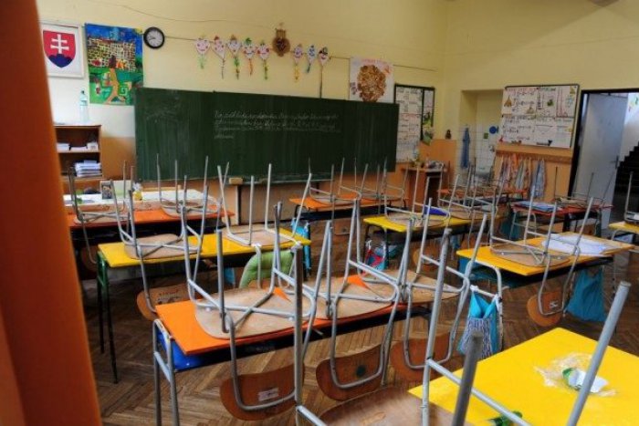 Ilustračný obrázok k článku Chrípka v Nitrianskom kraji už zatvára školy: Počet chorých stále rastie