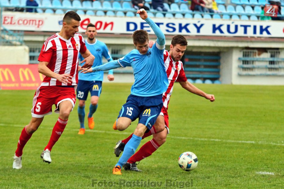 Ilustračný obrázok k článku FOTO: Futbalisti bojujú o miestenku v nadstavbe, Nitra s Banskou Bystricou s deľbou bodov