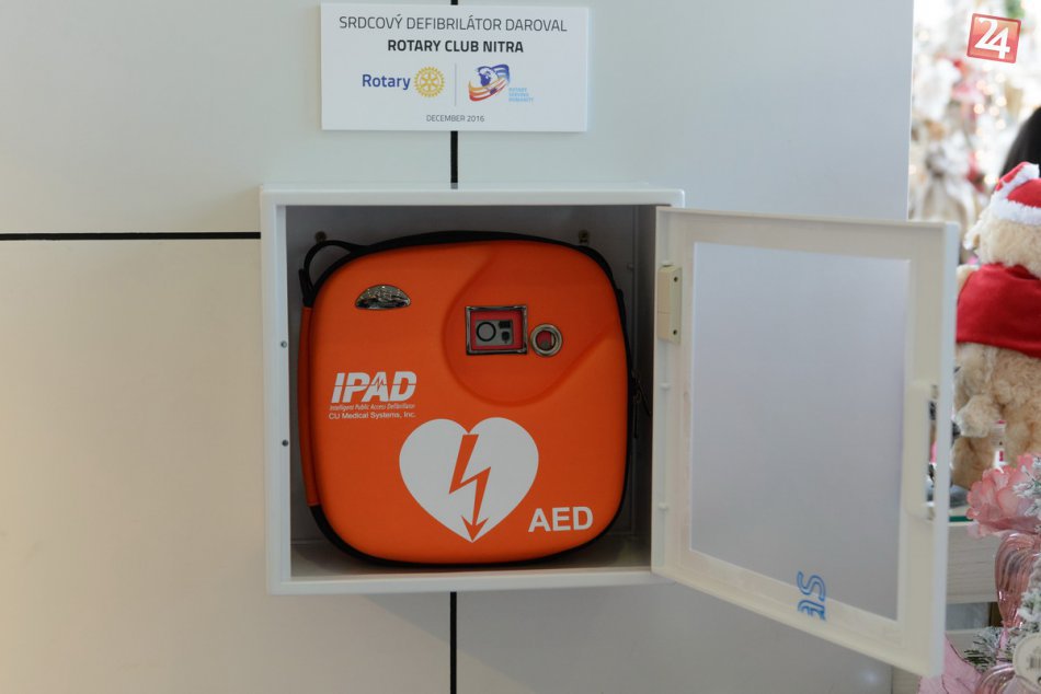 Ilustračný obrázok k článku V nákupnom centre v Nitre pribudol defibrilátor: Pomôcť ním môže aj laik