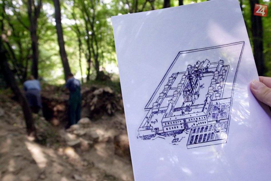 Ilustračný obrázok k článku Zoborský kláštor s turistickým sprievodcom: V júli štartujú bezplatné prehliadky
