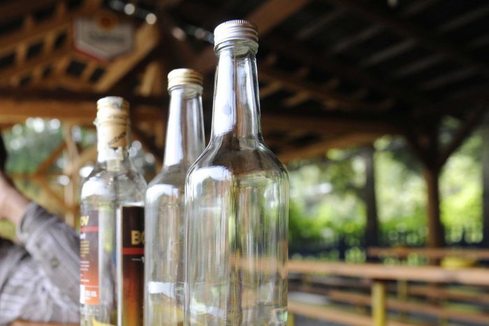 Ilustračný obrázok k článku Úspech nitrianskych colníkov: Zistili únik na spotrebnej dani z alkoholu 11-tisíc eur
