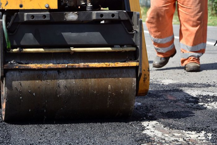 Ilustračný obrázok k článku Zničenú cestu na Šúdolskej ulici opravia: Práce budú stáť asi 120-tisíc eur
