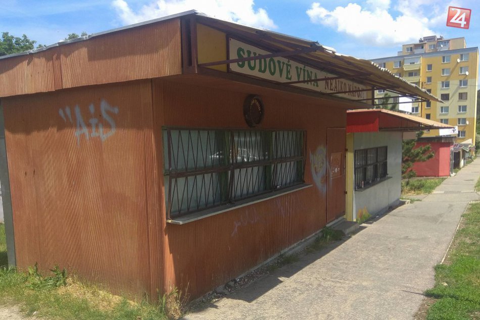 Ilustračný obrázok k článku Mesto chce zrušiť stánky pri škole na Klokočine: Predajcovia sa bránia petíciou