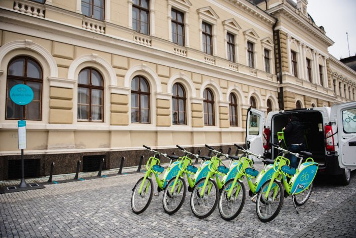 Ilustračný obrázok k článku Zdieľané bicykle sa vracajú do ulíc Nitry: Ceny zostávajú rovnaké