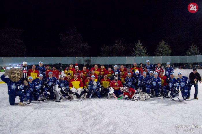 Ilustračný obrázok k článku Hokejový zážitok Winter Classic stál za to: Šaliansky klub obdaruje malé talenty