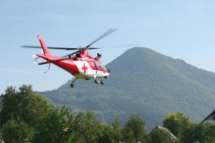 Ilustračný obrázok k článku Dráma na Gýmeši: Z okna hradu vypadol muž, ratoval ho záchranársky vrtuľník