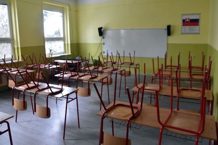 Ilustračný obrázok k článku Návrat do školských lavíc: Testovanie učiteľov na Covid-19 v Nitre zatiaľ neplánujú