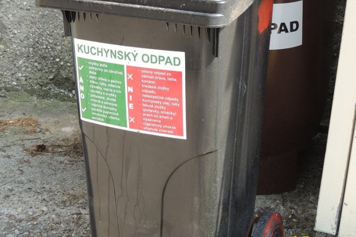 Ilustračný obrázok k článku Zber kuchynského odpadu: Nitra to bez pomoci štátu nedokáže, podporuje odklad povinnosti