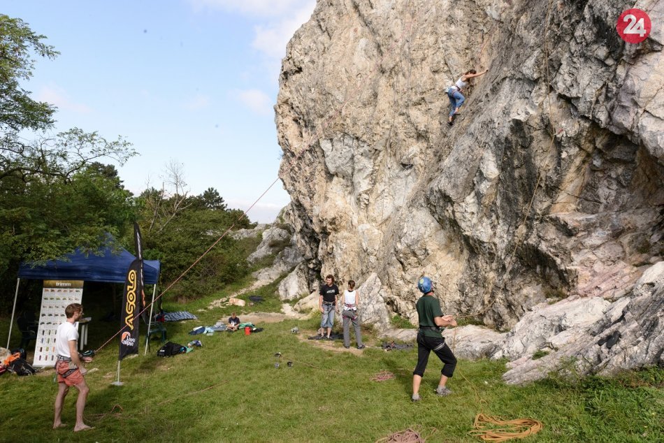 Ilustračný obrázok k článku Adrenalín na skalách: Nitriansku Kalváriu čaká tradičný lezecký maratón