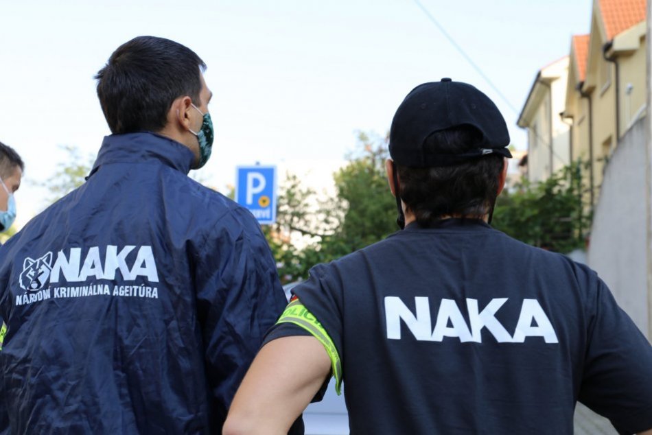 Ilustračný obrázok k článku NAKA zadržala bývalého funkcionára Finančnej správy: Zasahovala aj v Jelenci