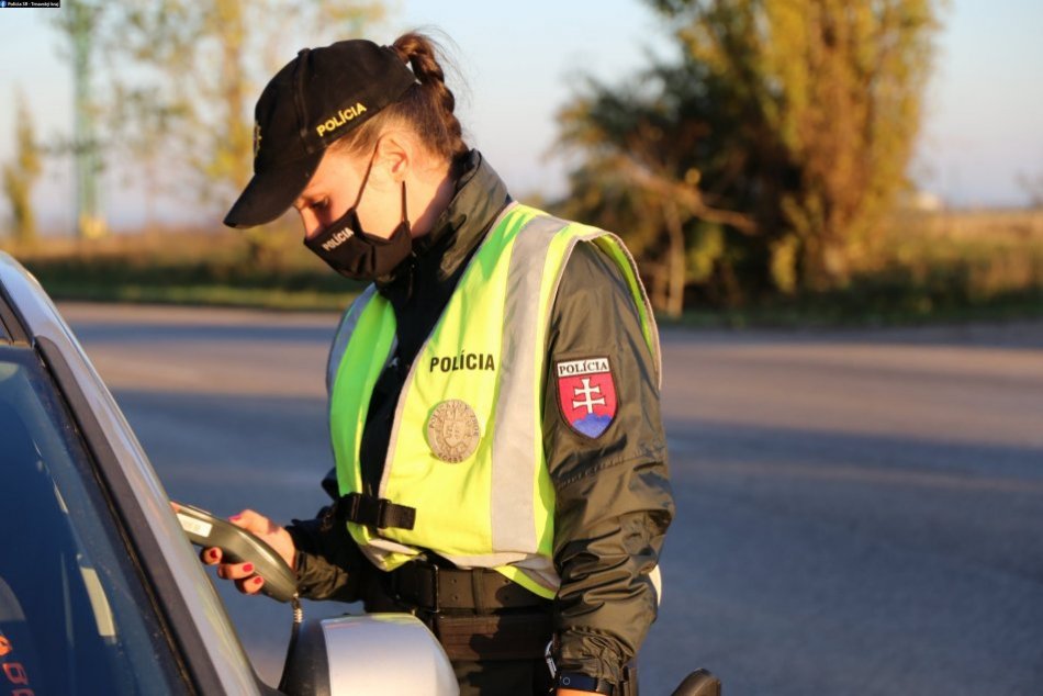 Ilustračný obrázok k článku Polícia zastavila vodiča z Nitry: Po silvestrovskej polnoci nafúkal 1,9 promile