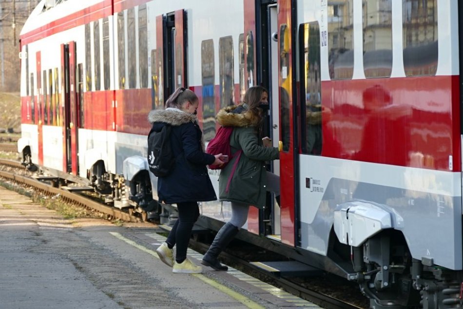 Ilustračný obrázok k článku Vlakom z Nitry do Bratislavy pod 50 minút: Ministerstvo pripravuje výstavbu trate