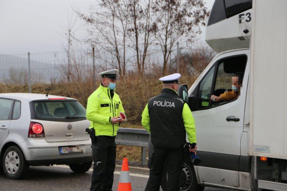 Ilustračný obrázok k článku Viac hliadok na cestách: Polícia pritvrdzuje v kontrolách v Nitrianskom kraji