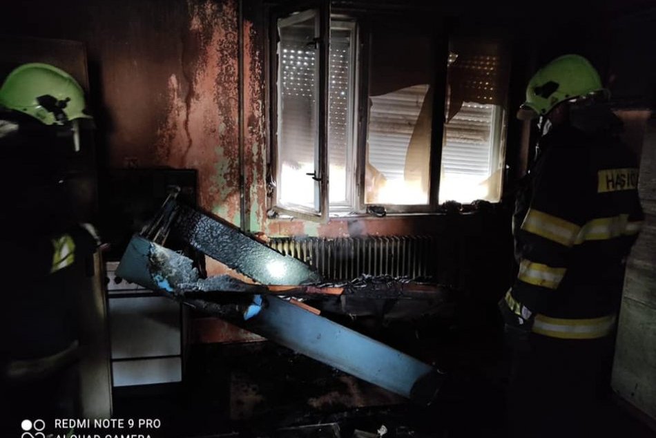 Ilustračný obrázok k článku Tragédia v Komjaticiach: Požiar rodinného domu neprežila jedna osoba, FOTO