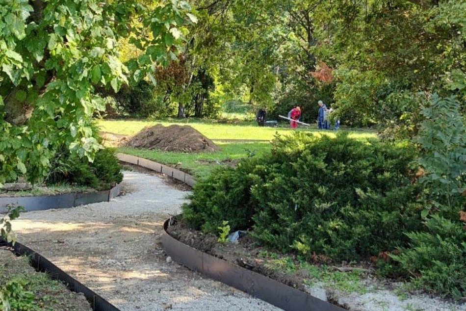 Ilustračný obrázok k článku V nitrianskom parku pracujú na novej atrakcii: Vznikne tu Záhrada vôní, FOTO