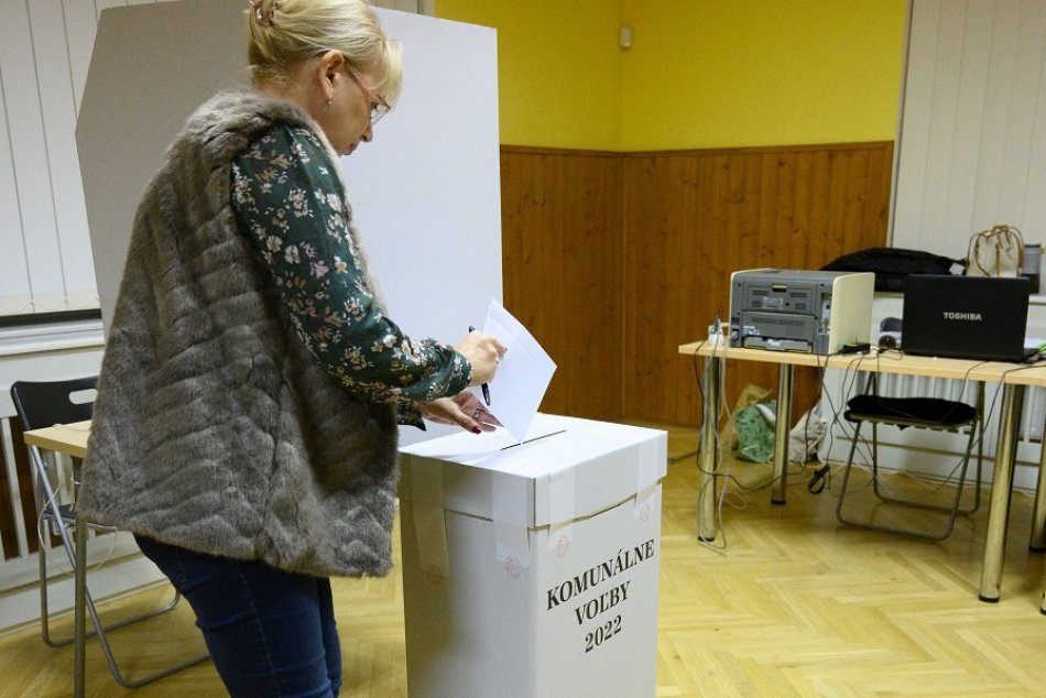 Ilustračný obrázok k článku Voľby sa v Nitre začali bez problémov: Zapísaných je vyše 66-tisíc voličov, FOTO a VIDEO
