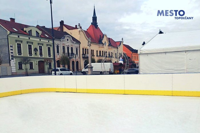 Ilustračný obrázok k článku Na námestí pribudla umelá ľadová plocha: Záujemcom aj požičajú korčule