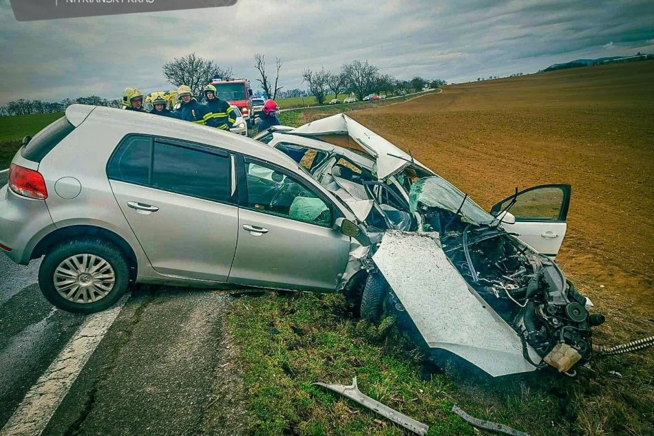 Ilustračný obrázok k článku Tragická nehoda na juhu Slovenska: Vodička zrážku neprežila, z auta zostal len šrot, FOTO
