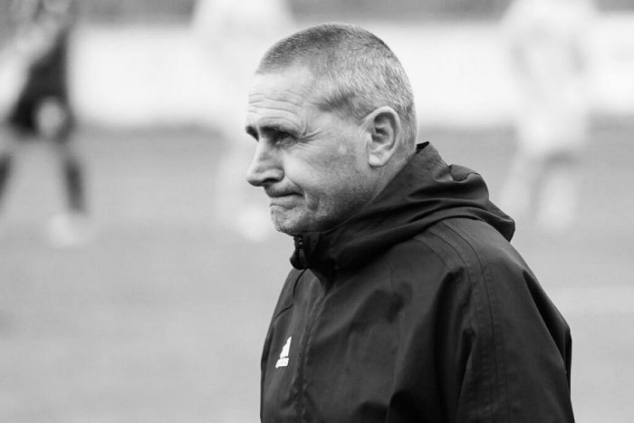 Ilustračný obrázok k článku Futbalový svet zasiahla smutná správa: ZOMREL bývalý hlavný tréner FC Nitra