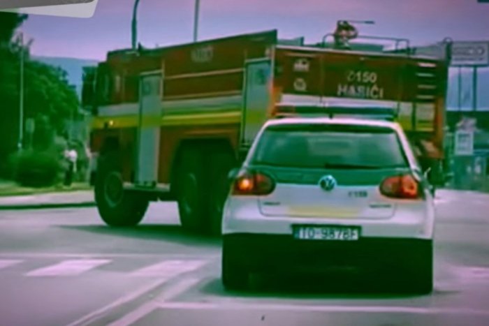 Ilustračný obrázok k článku ŠPECIÁLNA akcia si posvietila na vodičov: Ako reagovali na hasičské auto na ceste?