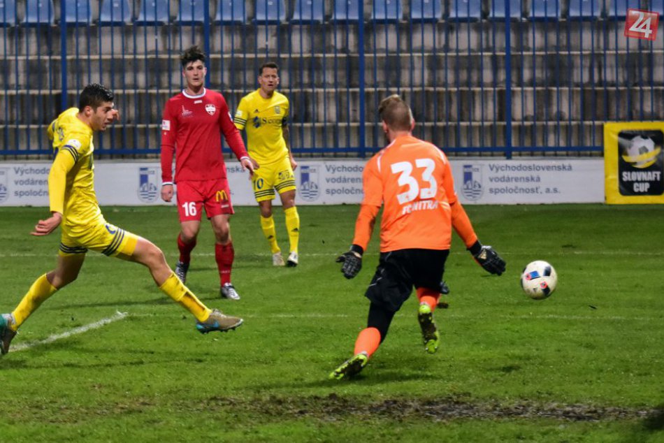 FOTO: Futbalisti Nitry bojovali až do konca, do štvrťfinále postúpili Michalovce