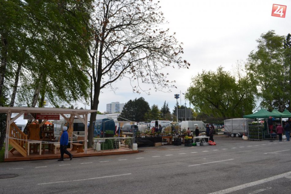 FOTO: V Nitre sa začala výstava Gardenia a Domexpo, kvôli počasiu znížili vstupn