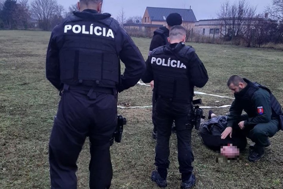 FOTO z miesta: Polícia zasahovala v Nitre, pomáhal aj vyjednávač