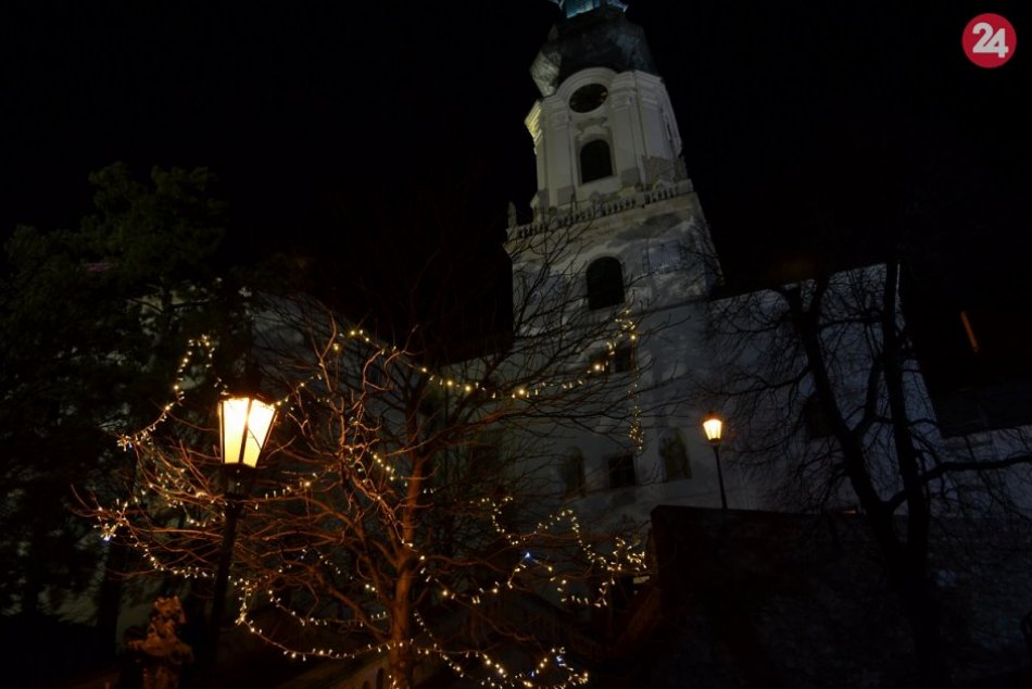 Hviezdna obloha, ovečky aj trhy: Nitriansky hrad ovládla vianočná nálada, FOTO