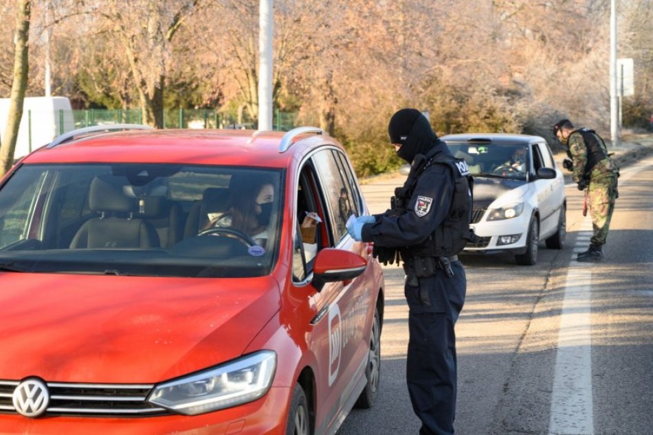 Policajné kontroly v uliciach Nitry