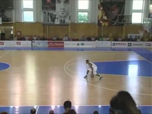 Basketbal extraliga muži: AB Cosmetics Pezinok - BK AX SPU Nitra 77 : 85 