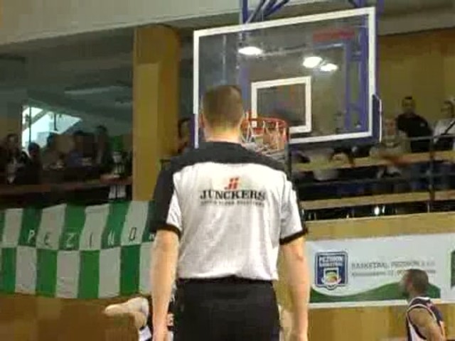 Nitru vystriedal na basketbalovom tróne Pezinok